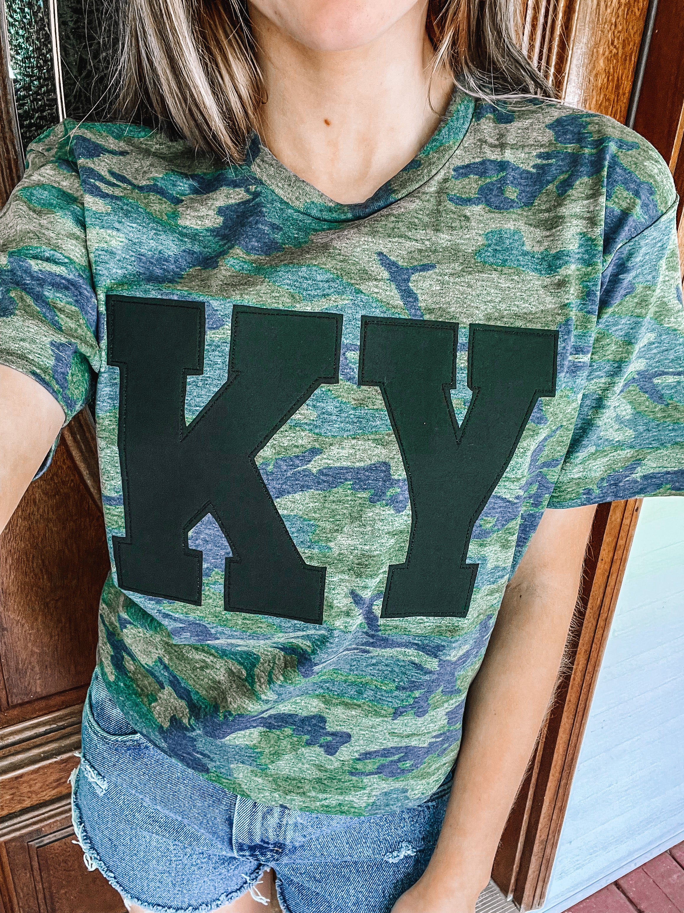 Camo KY Appliqué tee